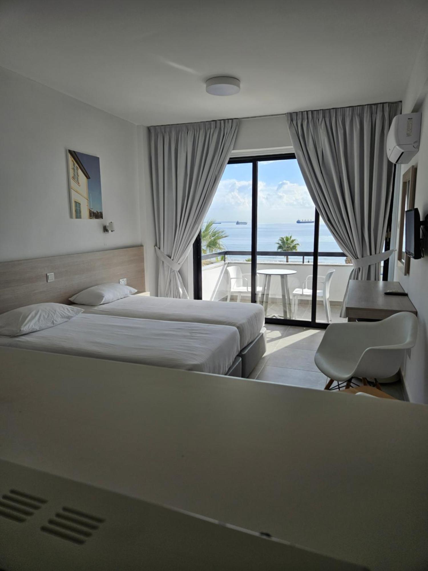 Les Palmiers Sunorama Beach Apartments Ларнака Экстерьер фото